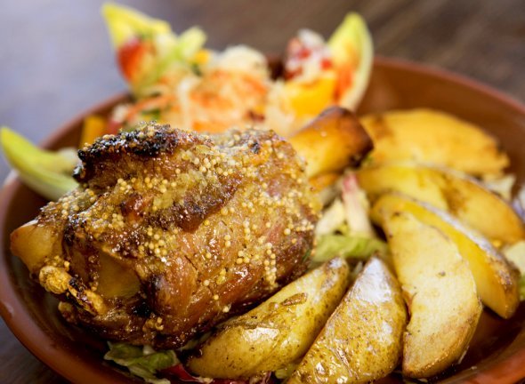 Symbiose aus Ingwer, Honig, Haxe: Schweinshaxe Helena