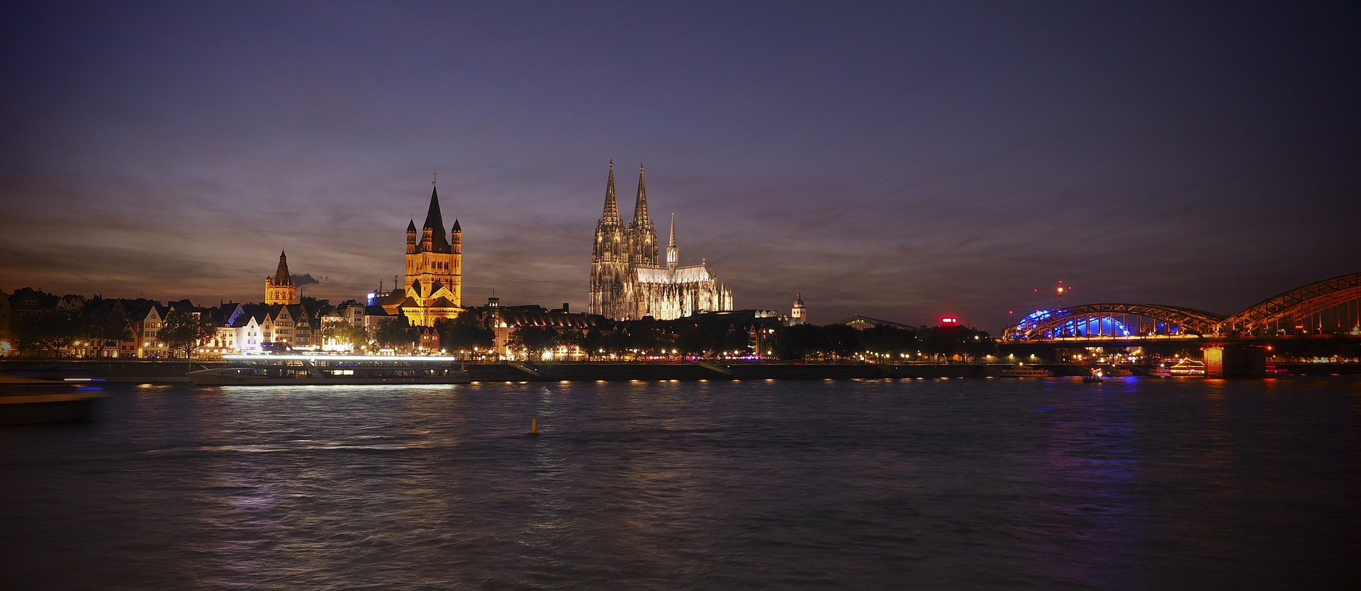 kölner altstadt bei nacht panorama kölner dom haxenhaus restaurant