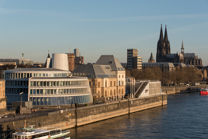 Schokoladenmuseum aussen rheinauhafen koelner dom