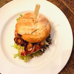 Bratwurst im Brötchen_Brotwoosch